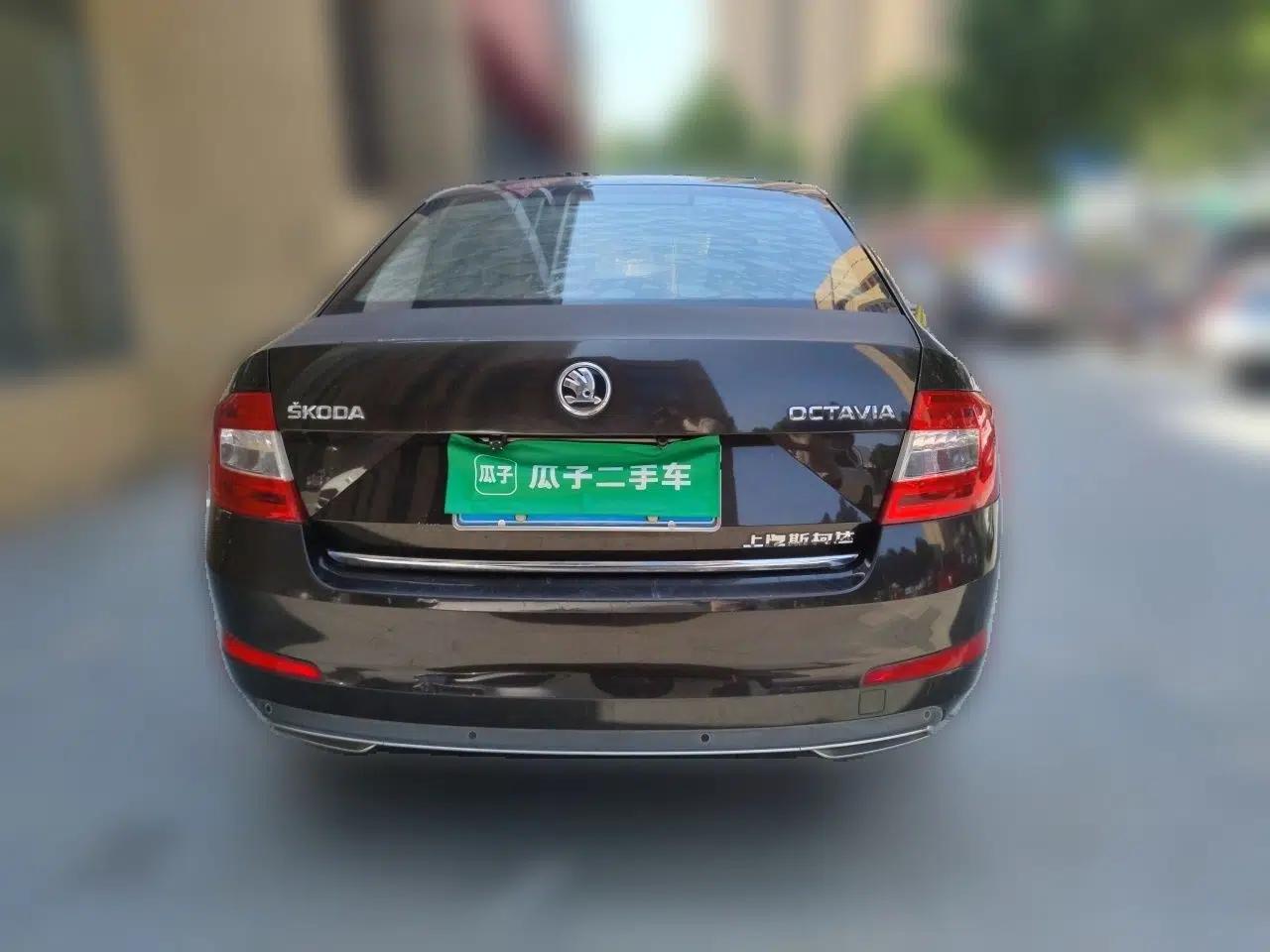 Skoda Octavia 2017 1.6L Manual Smart Drive Edition — миниатюра 5