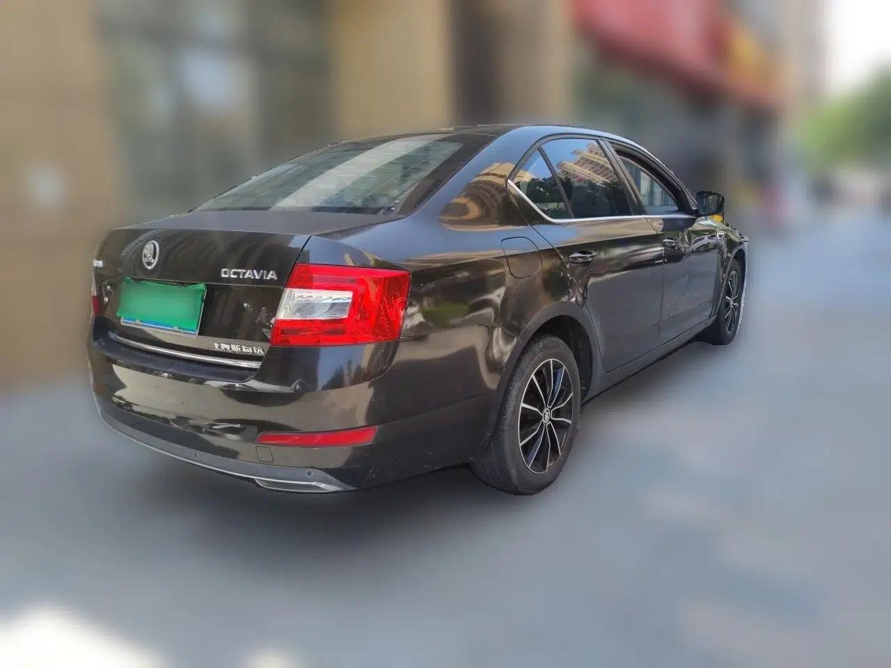 Skoda Octavia 2017 1.6L Manual Smart Drive Edition — миниатюра 6