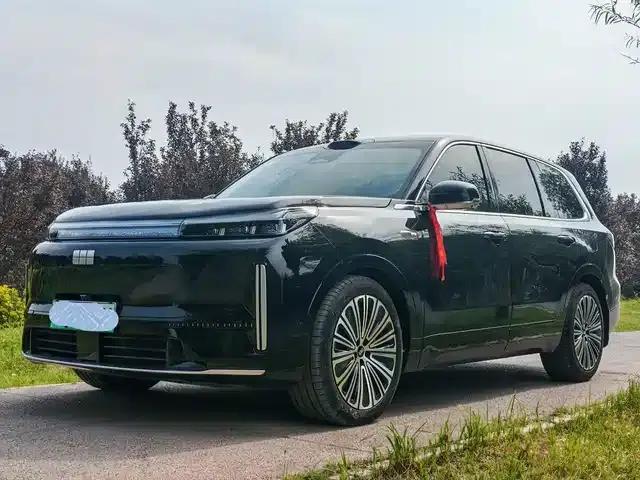Galaxy M9 2025 210km/h AWD Navigator Edition