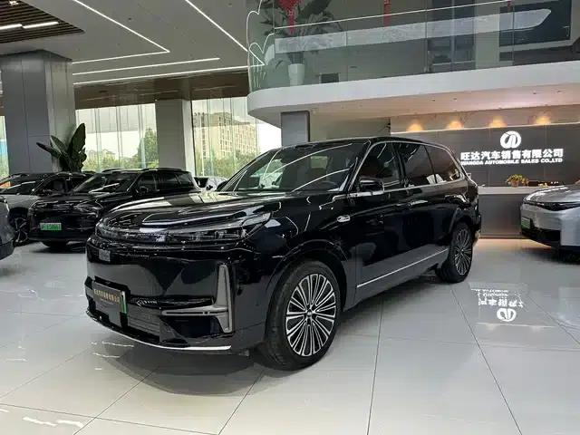 Galaxy M9 2025 210km/h AWD Navigator Edition