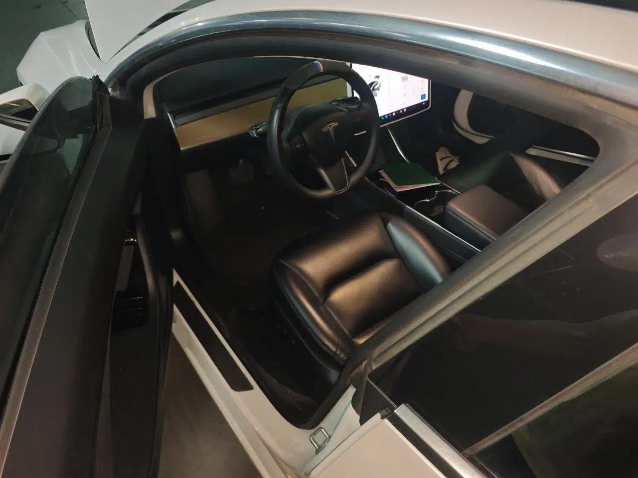 Tesla Model 3 2019 Standard Range Rear-Drive Upgraded Version — миниатюра 16