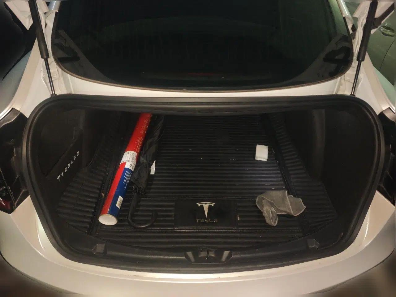 Tesla Model 3 2019 Standard Range Rear-Drive Upgraded Version — миниатюра 19