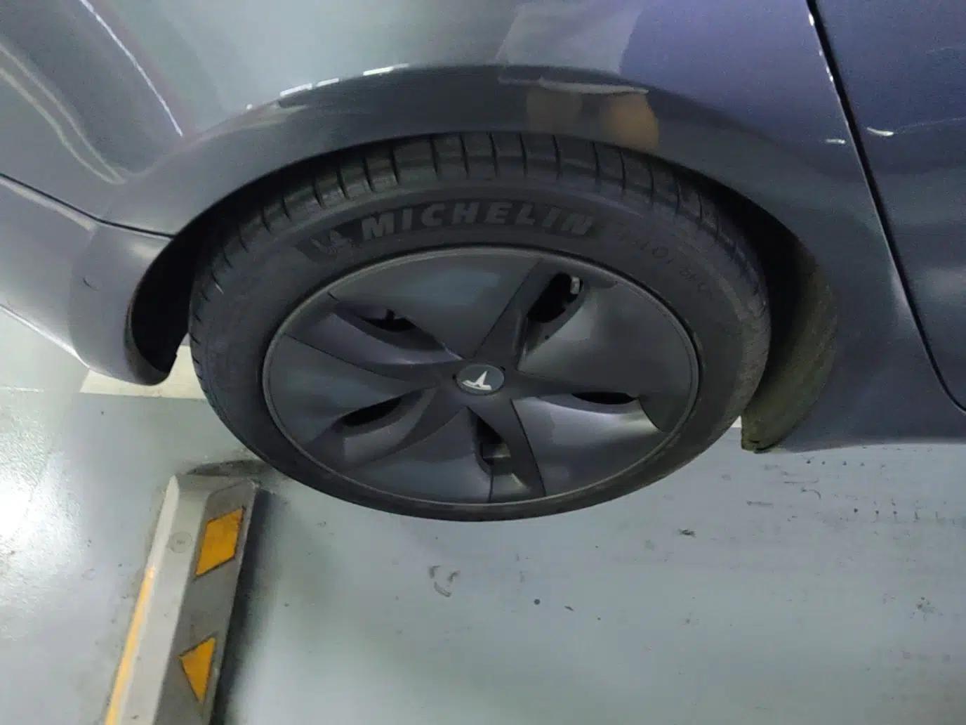 Tesla Model 3 2019 Long-Range Rear-Wheel-Drive Version — миниатюра 11