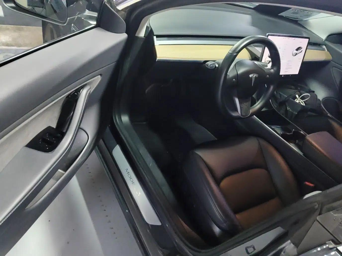 Tesla Model 3 2019 Long-Range Rear-Wheel-Drive Version — миниатюра 23