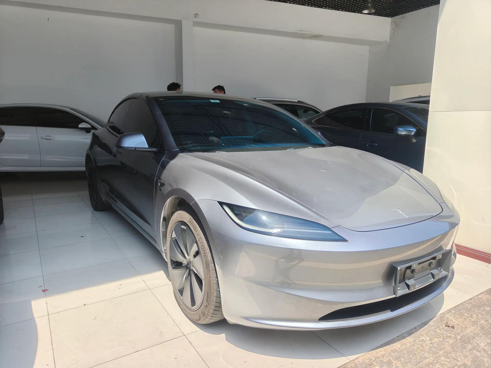 Tesla Model 3 2025 Rear-Wheel-Drive Version — миниатюра 3