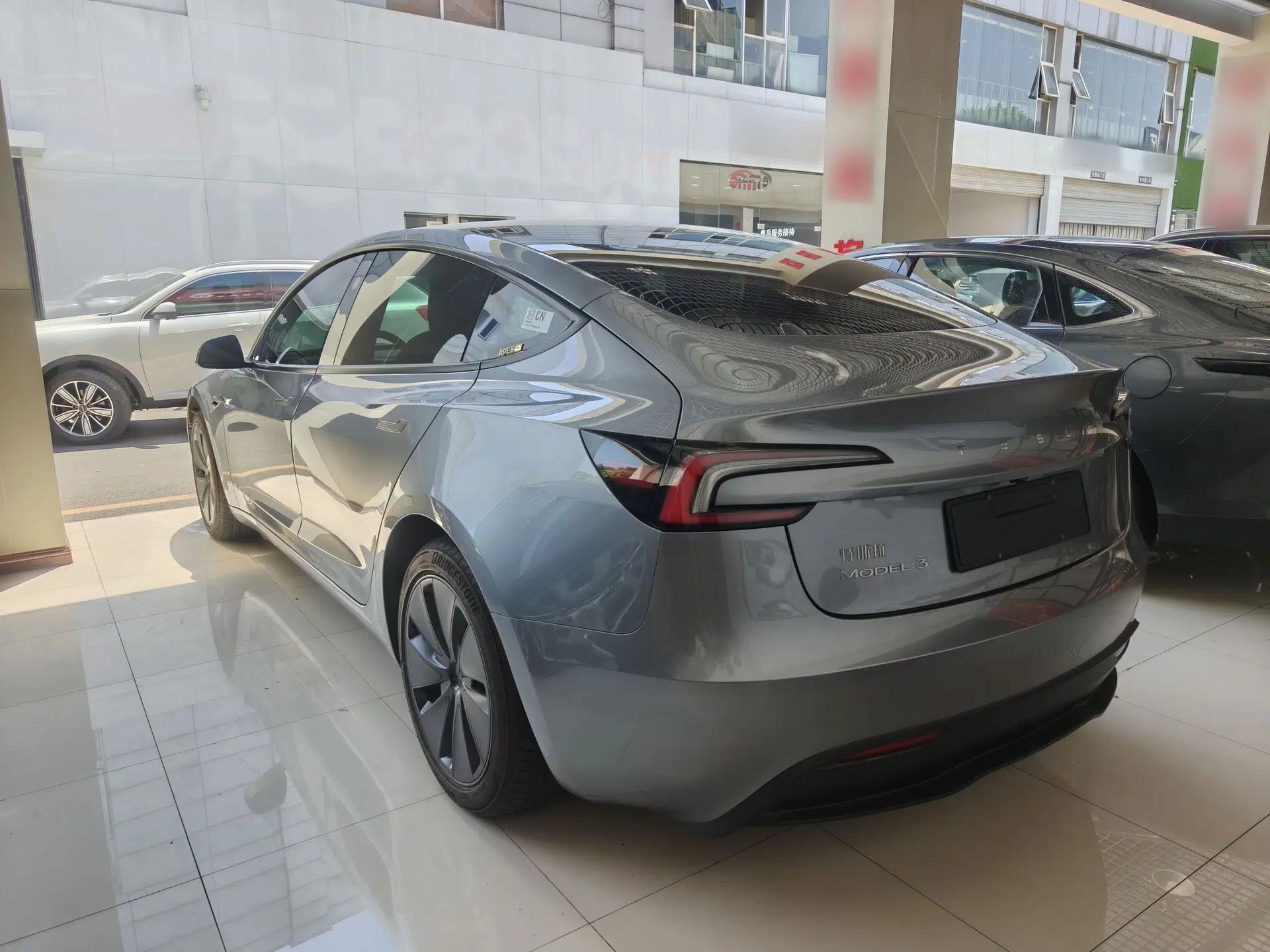 Tesla Model 3 2025 Rear-Wheel-Drive Version — миниатюра 4