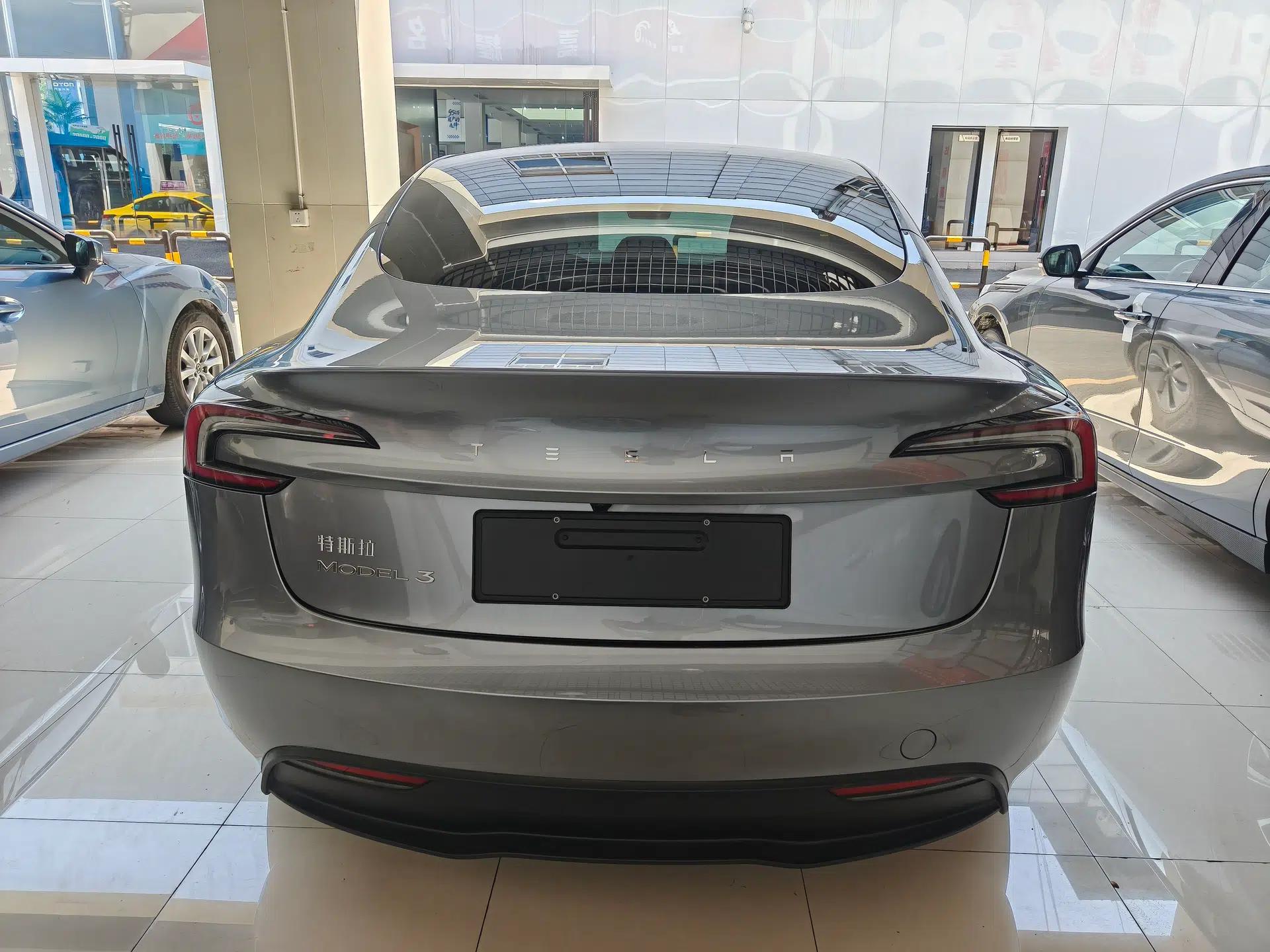 Tesla Model 3 2025 Rear-Wheel-Drive Version — миниатюра 5