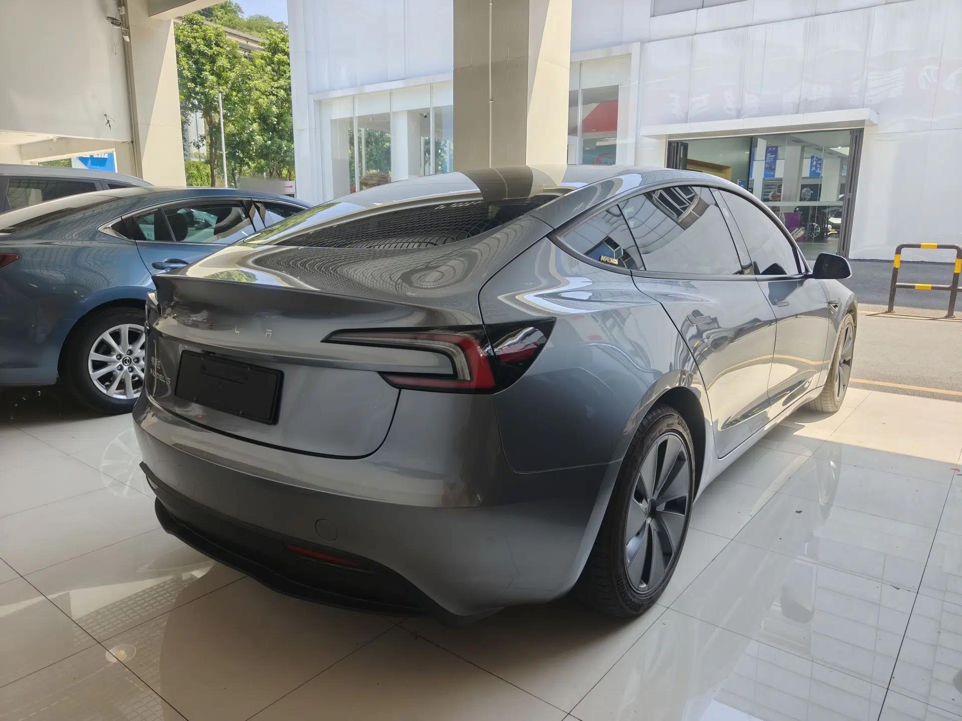 Tesla Model 3 2025 Rear-Wheel-Drive Version — миниатюра 6