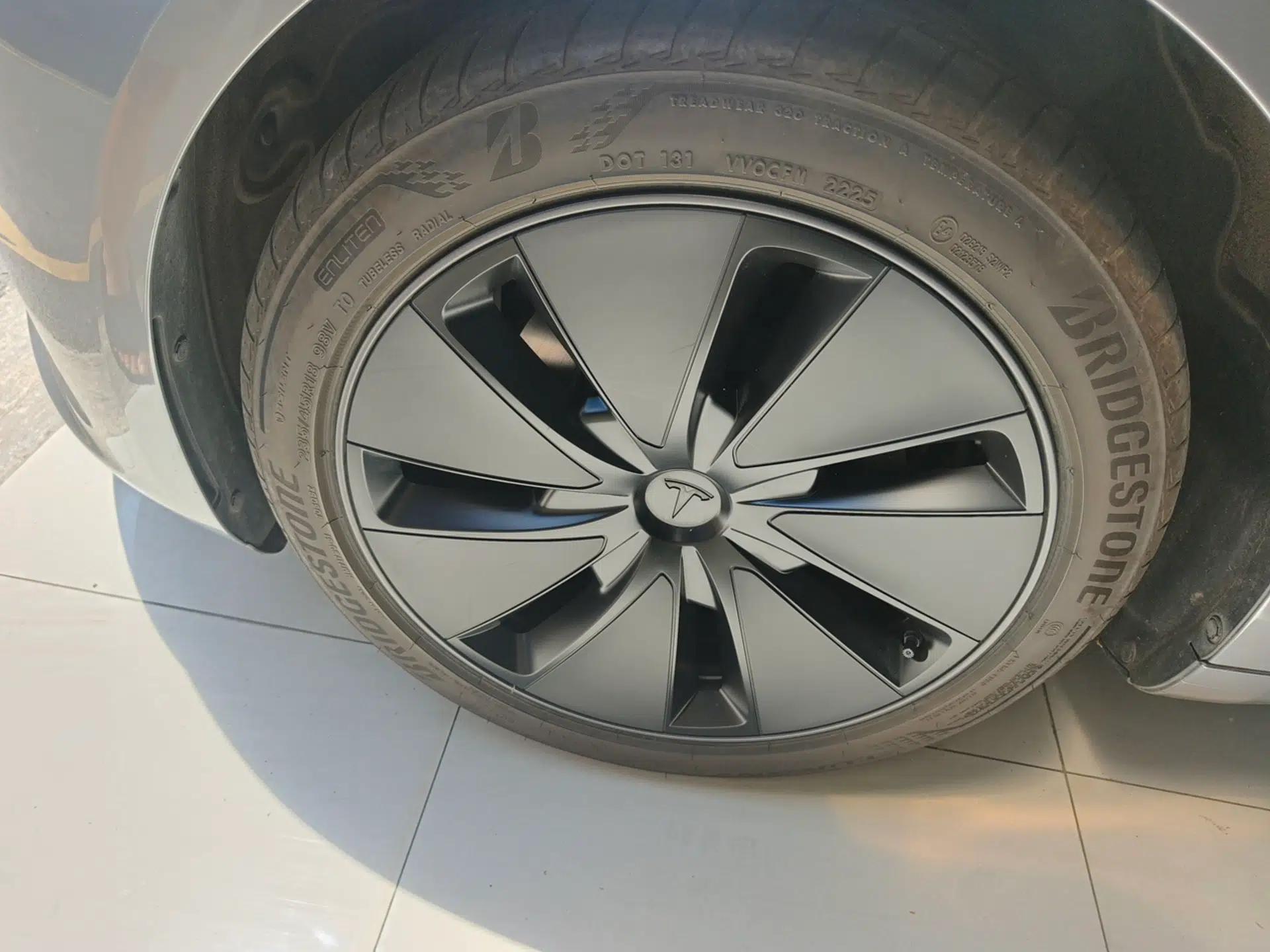 Tesla Model 3 2025 Rear-Wheel-Drive Version — миниатюра 10