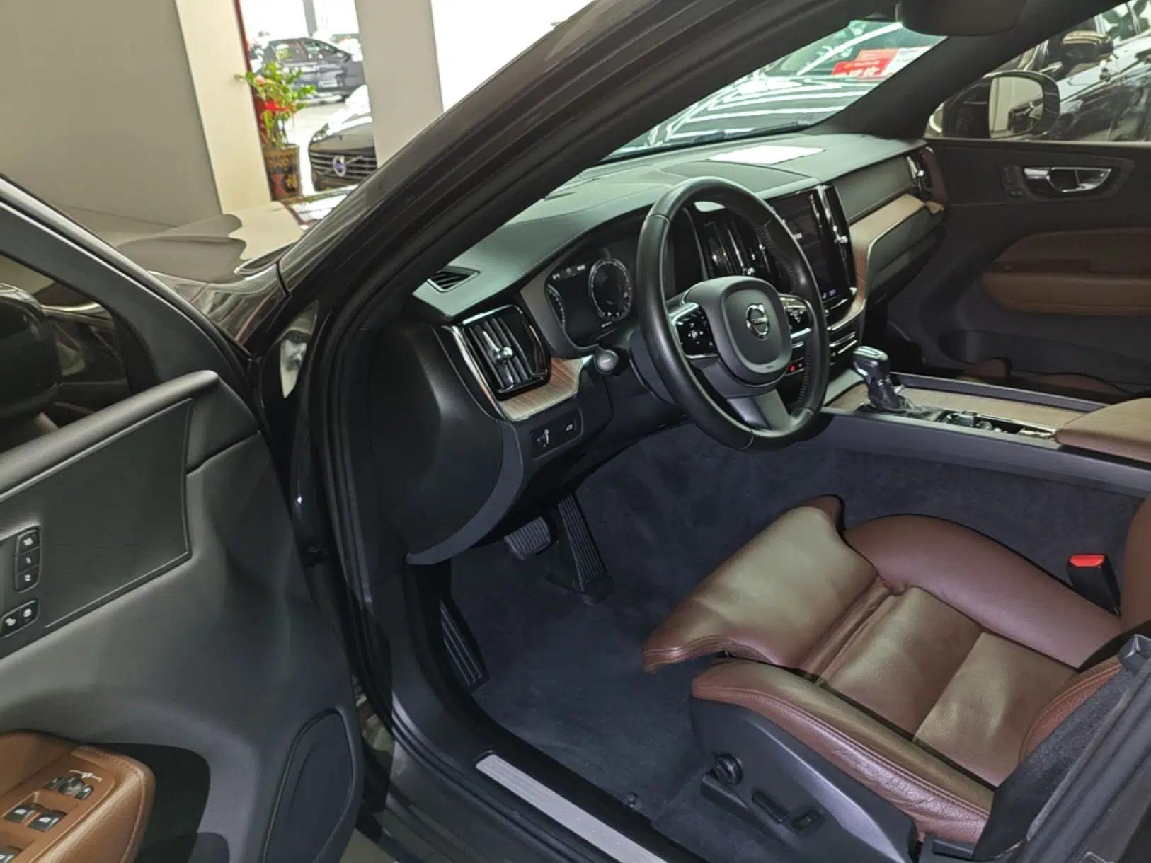Volvo XC60 2021 T5 4x4 Smart Luxury Edition — миниатюра 18
