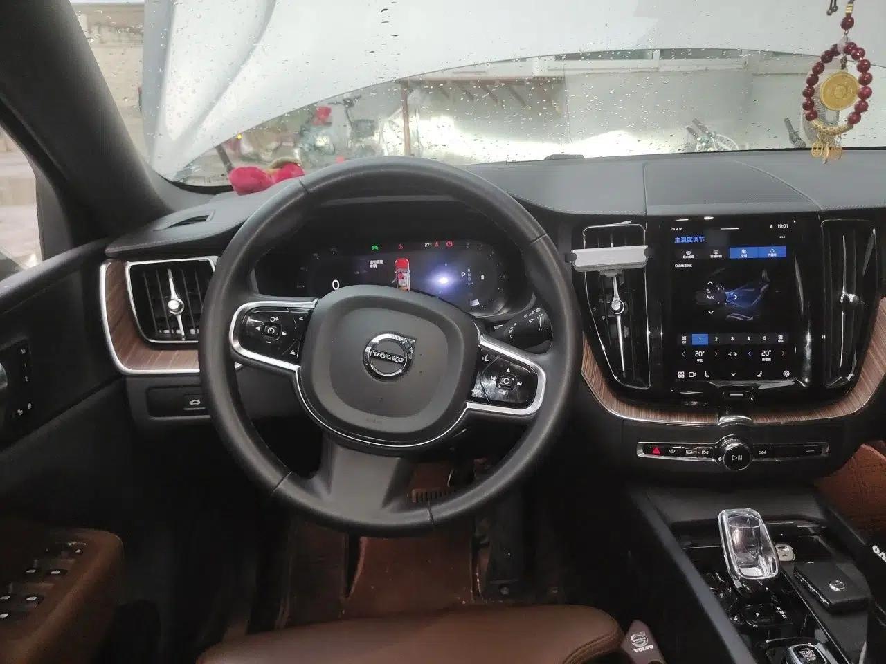 Volvo XC60 2023 B5 4x4 Smart Luxury Edition — миниатюра 10