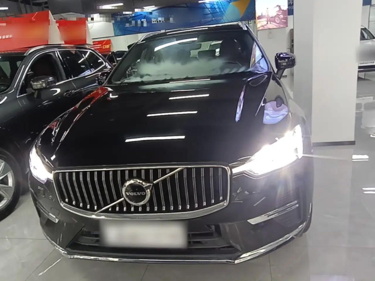 Volvo XC60 2022 B5 4x4 Smart Luxury Edition — миниатюра 2