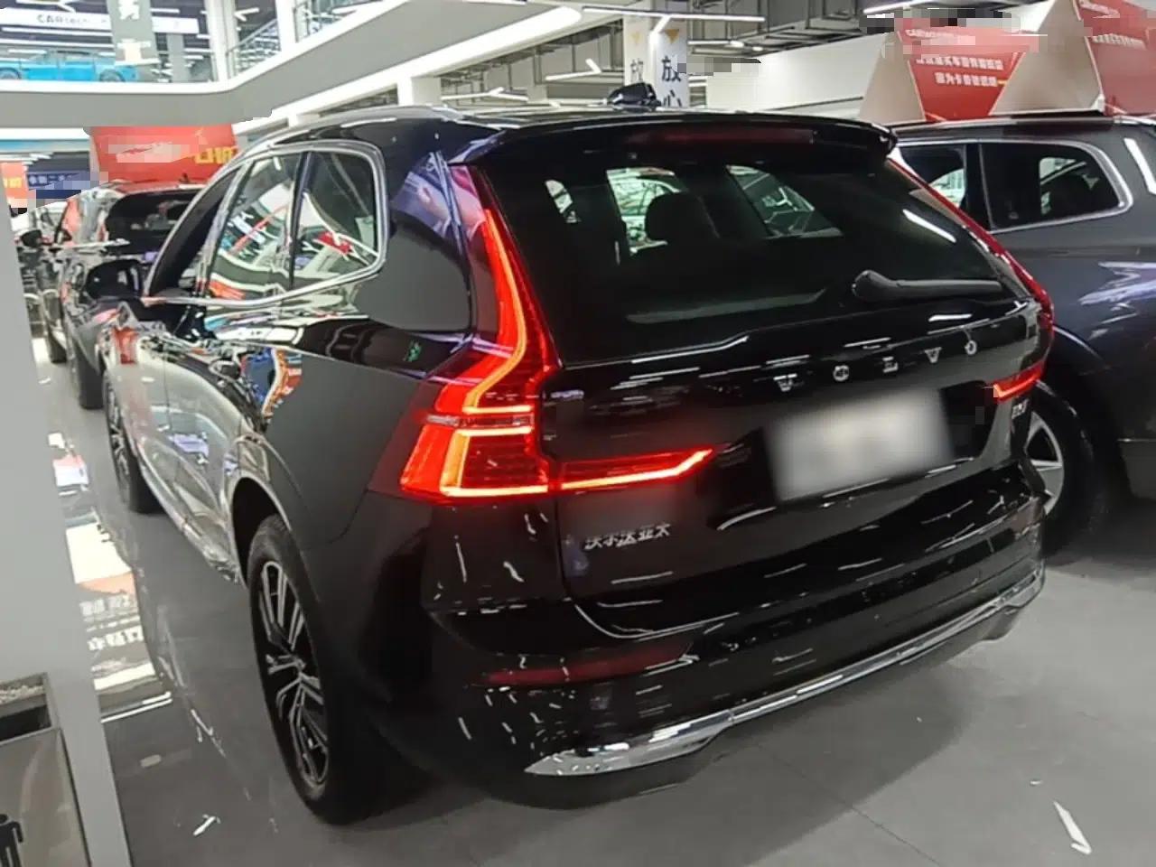 Volvo XC60 2022 B5 4x4 Smart Luxury Edition — миниатюра 4