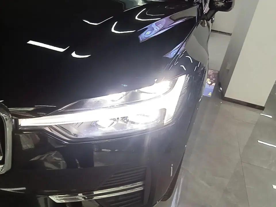 Volvo XC60 2022 B5 4x4 Smart Luxury Edition — миниатюра 8