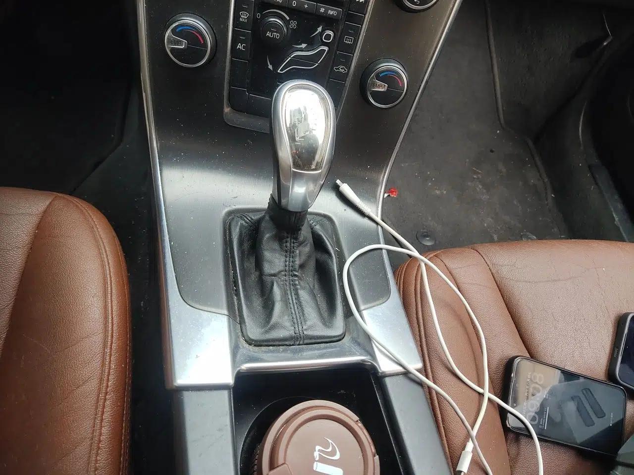 Volvo S60 2013 2.0T Progressive Edition — миниатюра 14
