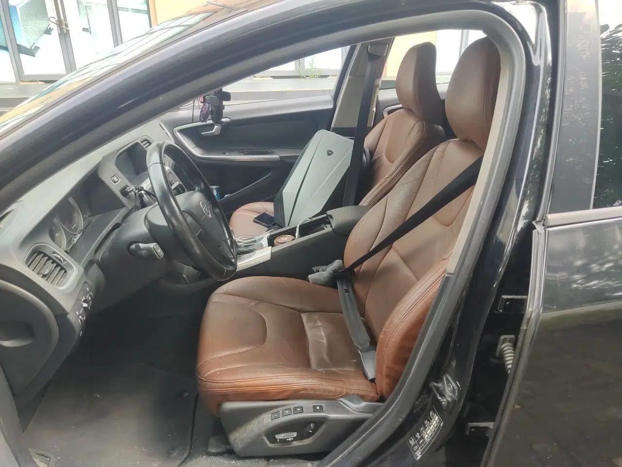 Volvo S60 2013 2.0T Progressive Edition — миниатюра 15