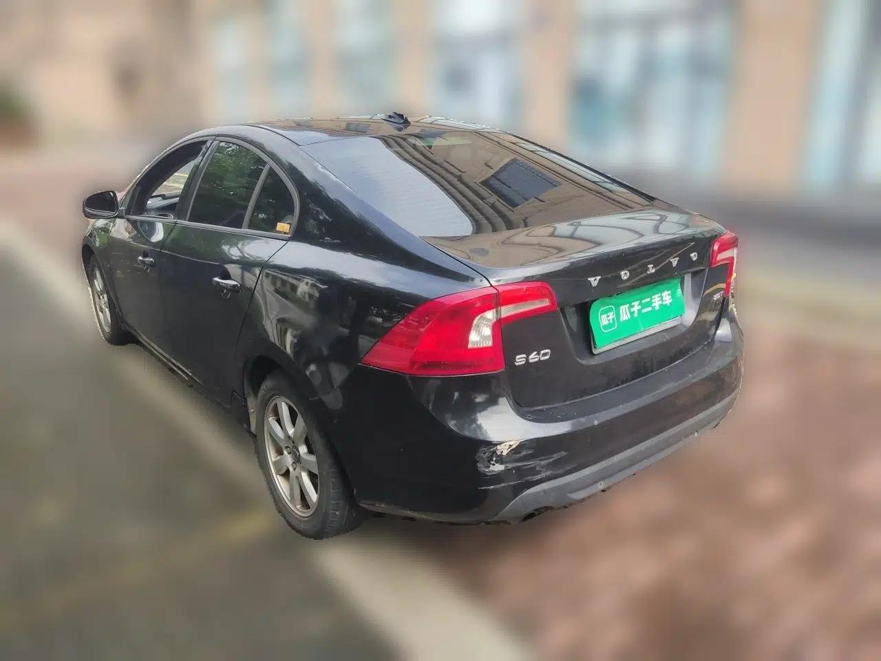 Volvo S60 2013 2.0T Progressive Edition — миниатюра 4