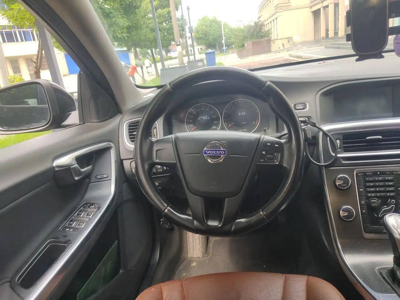 Volvo S60 2013 2.0T Progressive Edition — миниатюра 10