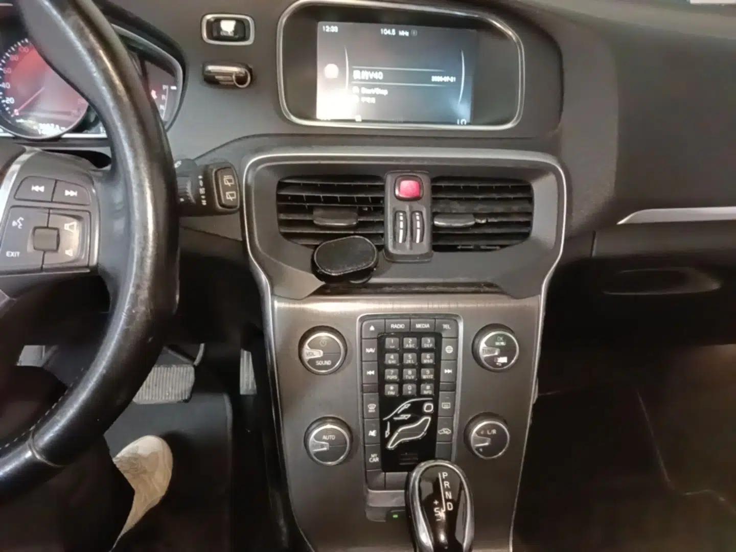 Volvo V40 2015 1.6T Zhiyi Edition — миниатюра 15