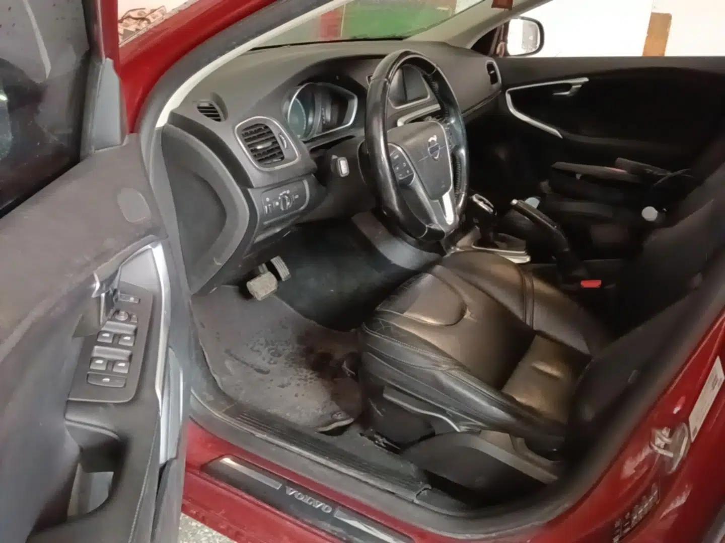 Volvo V40 2015 1.6T Zhiyi Edition — миниатюра 18
