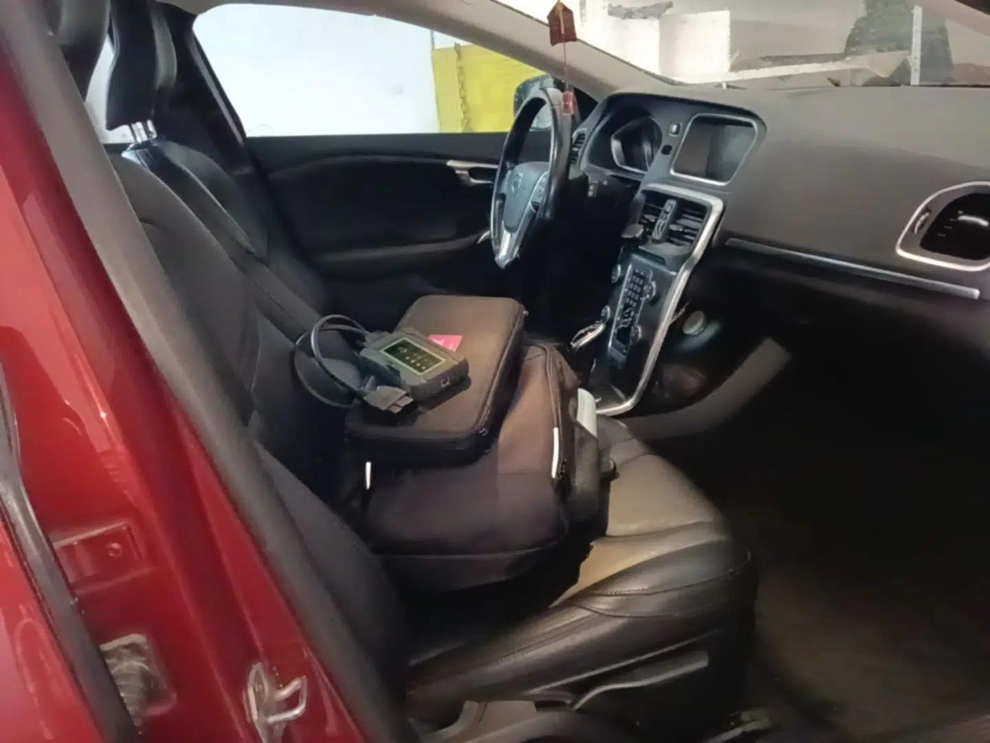 Volvo V40 2015 1.6T Zhiyi Edition — миниатюра 19