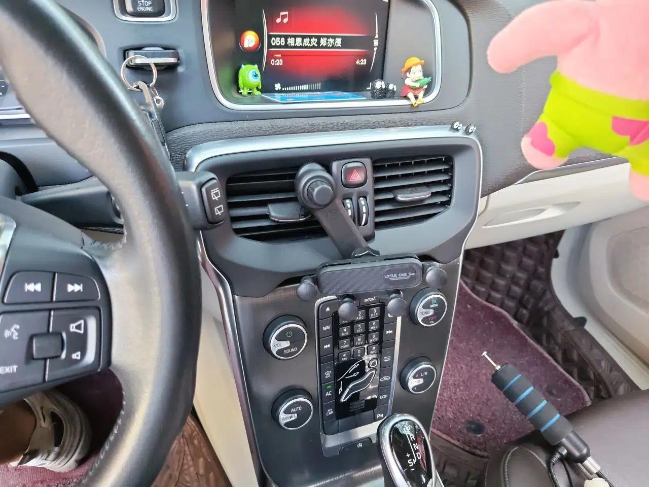 Volvo V40 2016 T3 Zhiyi Edition — миниатюра 13