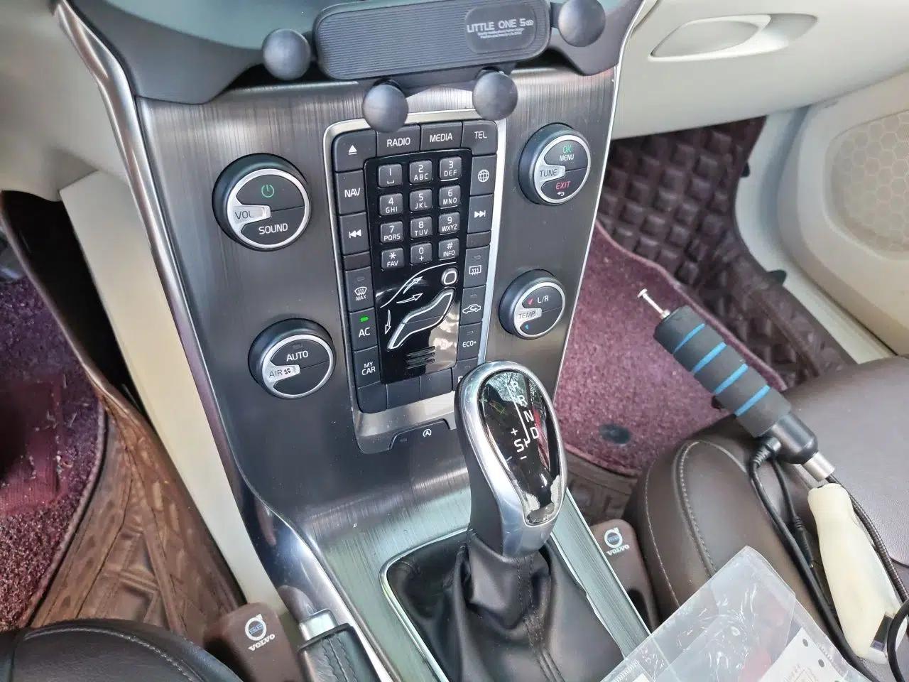 Volvo V40 2016 T3 Zhiyi Edition — миниатюра 14