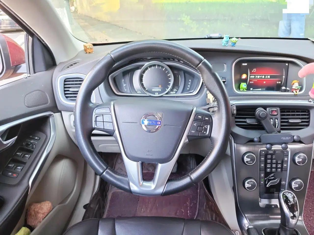 Volvo V40 2016 T3 Zhiyi Edition — миниатюра 10