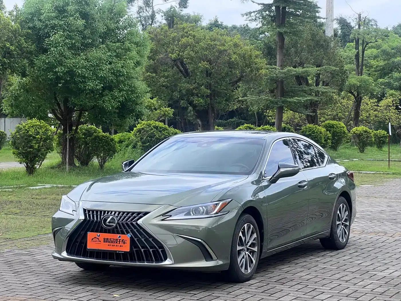 Lexus ES 2023 200 Premium Edition — миниатюра 1
