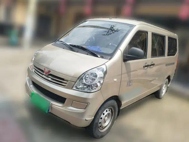 Wuling Rongguang S 2021 1.2L Base Model 5-Seater LSI