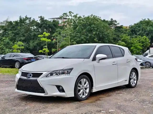 Lexus CT 2015 CT200h Dark Knight Edition