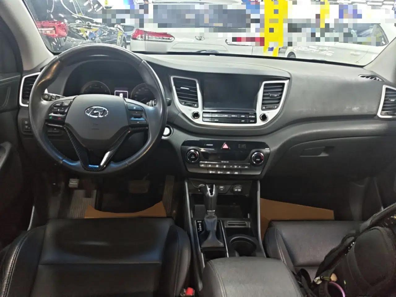 Hyundai Tucson 2015 1.6T Dual-Clutch Two-Wheel-Drive Smart Model — миниатюра 12