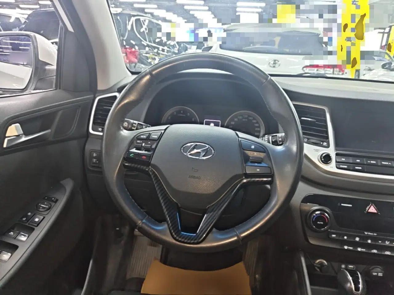 Hyundai Tucson 2015 1.6T Dual-Clutch Two-Wheel-Drive Smart Model — миниатюра 13