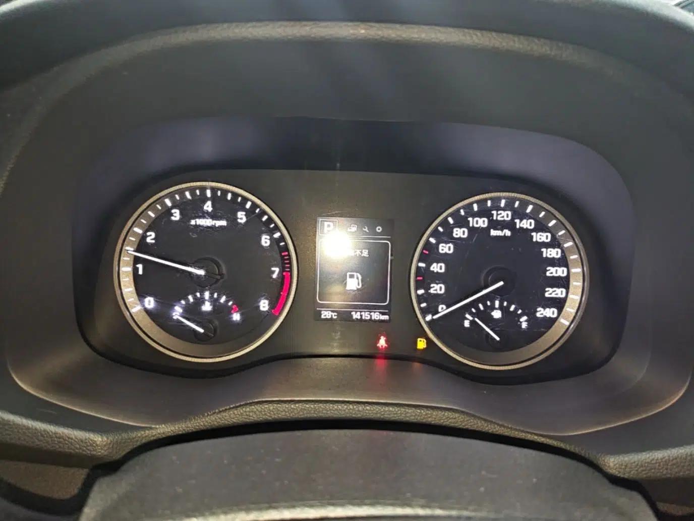 Hyundai Tucson 2015 1.6T Dual-Clutch Two-Wheel-Drive Smart Model — миниатюра 14