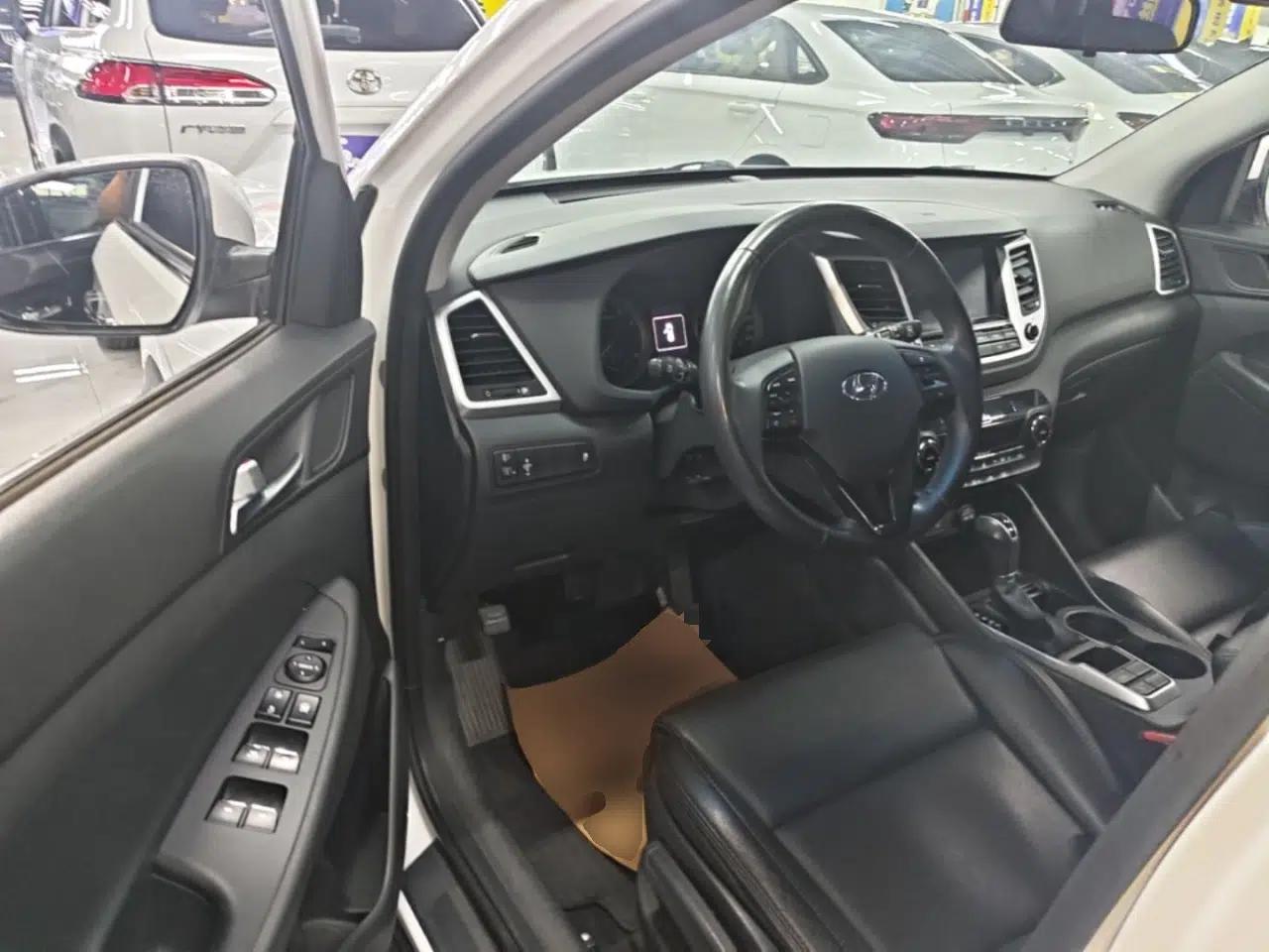 Hyundai Tucson 2015 1.6T Dual-Clutch Two-Wheel-Drive Smart Model — миниатюра 18