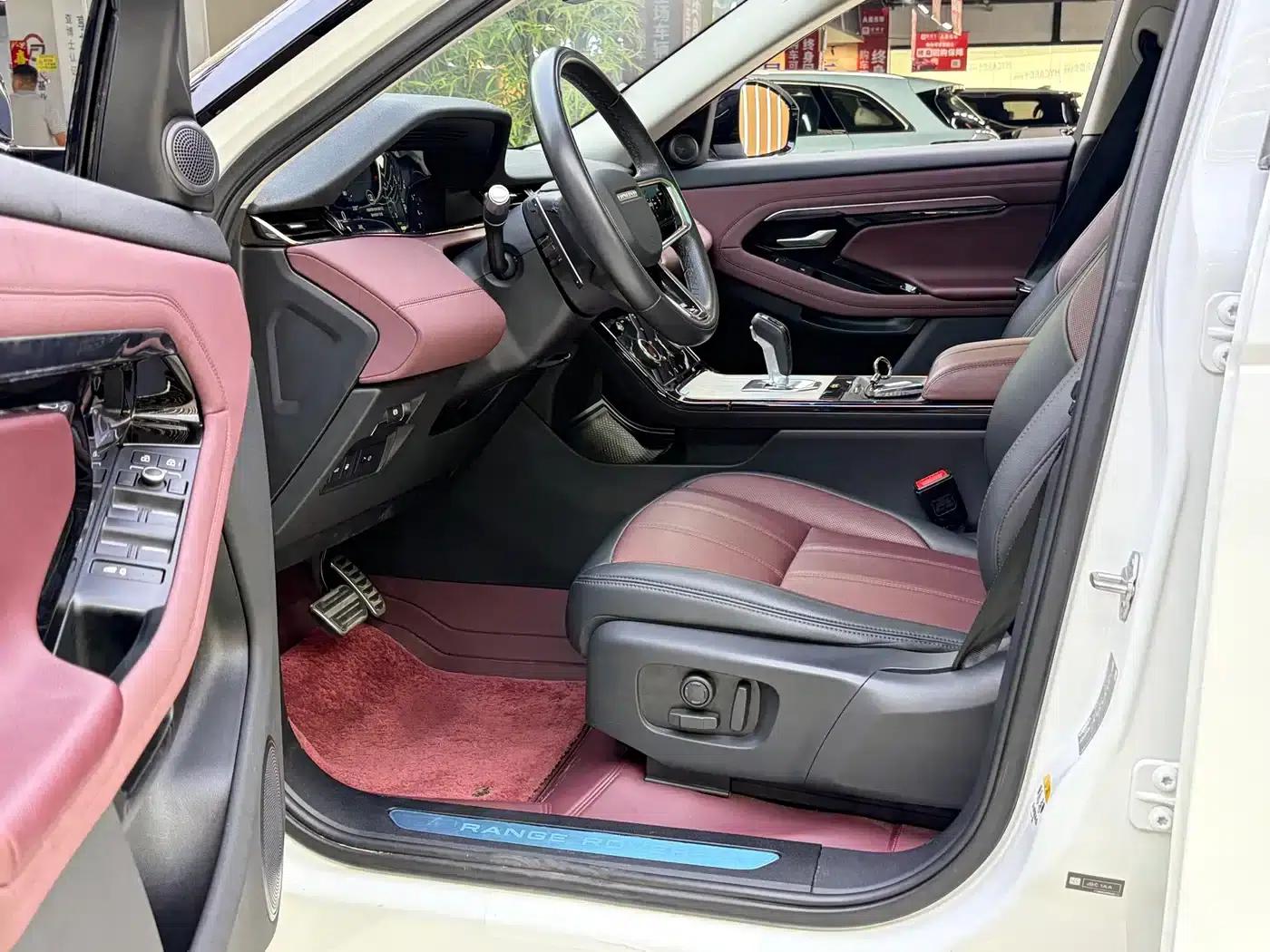 Range Rover Evoque Hybrid 2022 Model P300e Plug-in Electric Hybrid — миниатюра 4