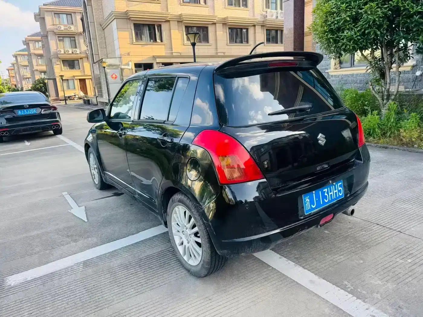 2009 Swift 1.5L Automatic Ink Edition — миниатюра 6