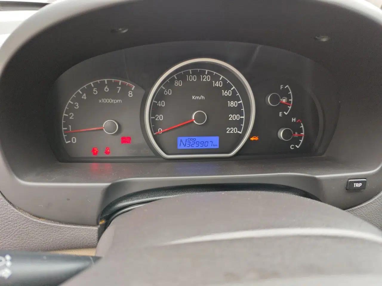 Hyundai Celesta 2011 1.6L Automatic Comfort Edition — миниатюра 11