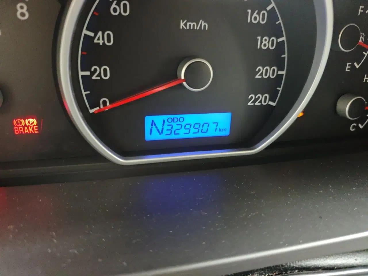 Hyundai Celesta 2011 1.6L Automatic Comfort Edition — миниатюра 12