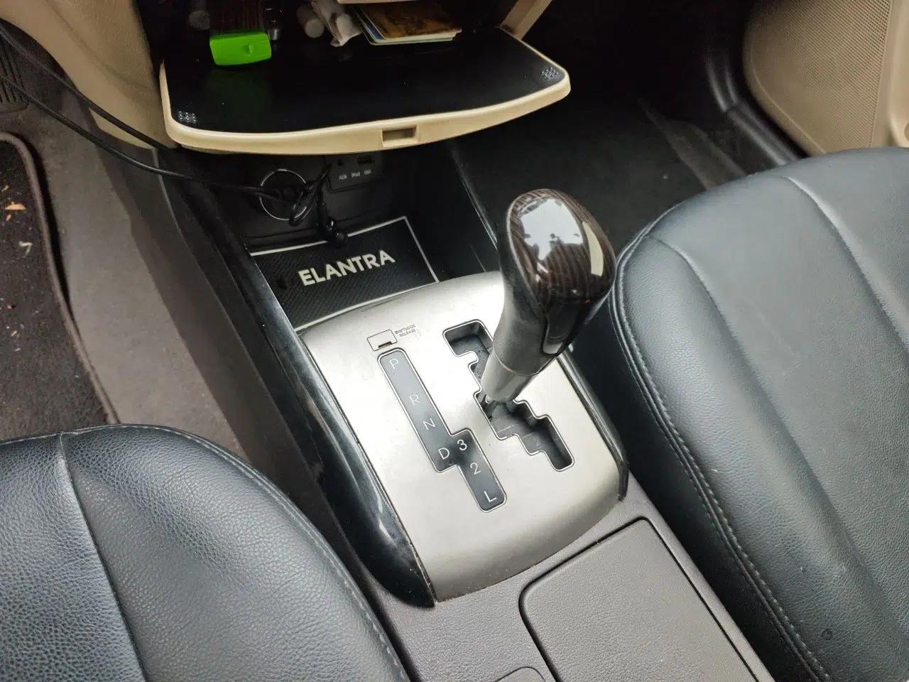 Hyundai Celesta 2011 1.6L Automatic Comfort Edition — миниатюра 14