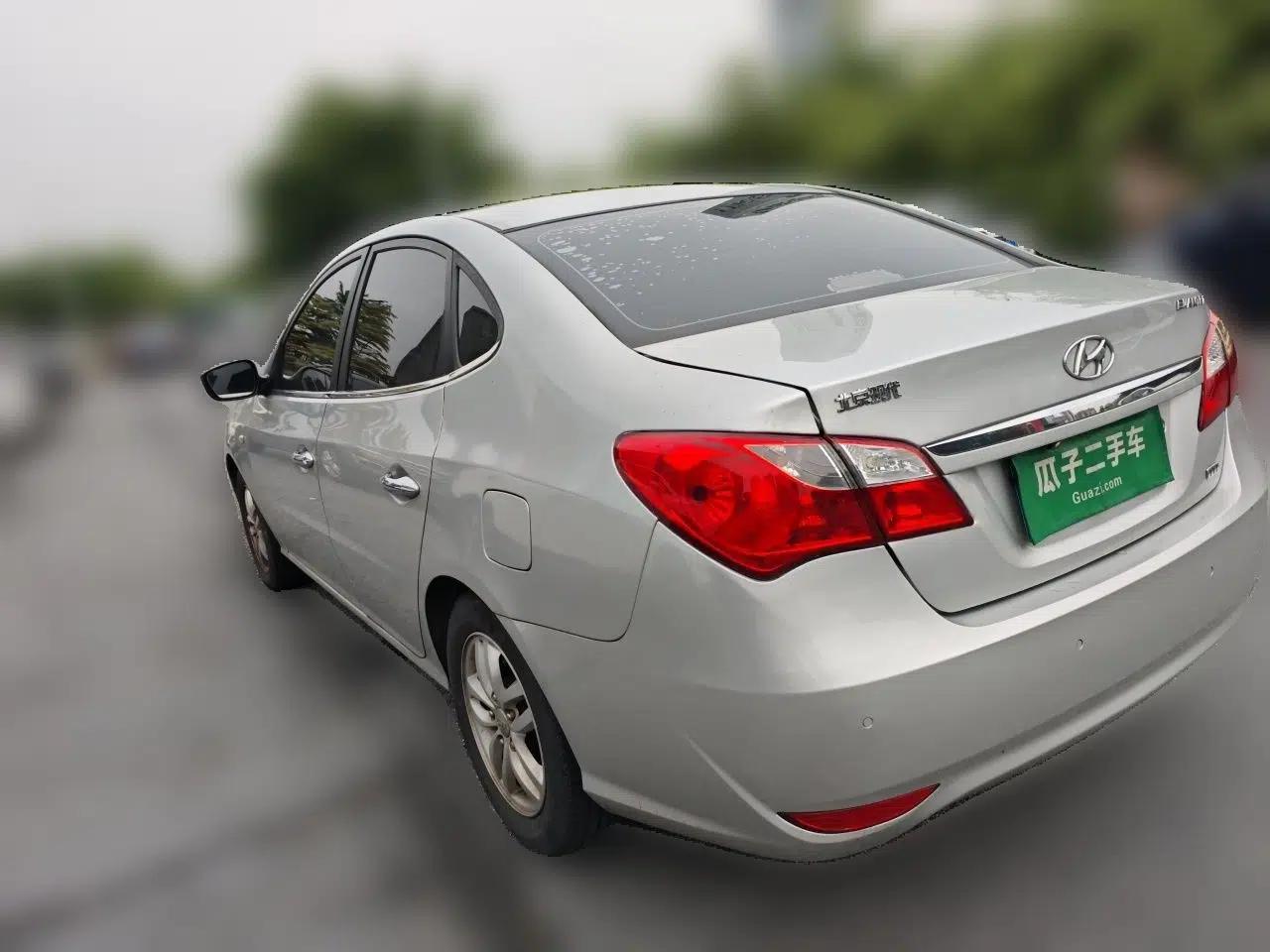 Hyundai Celesta 2011 1.6L Automatic Comfort Edition — миниатюра 4