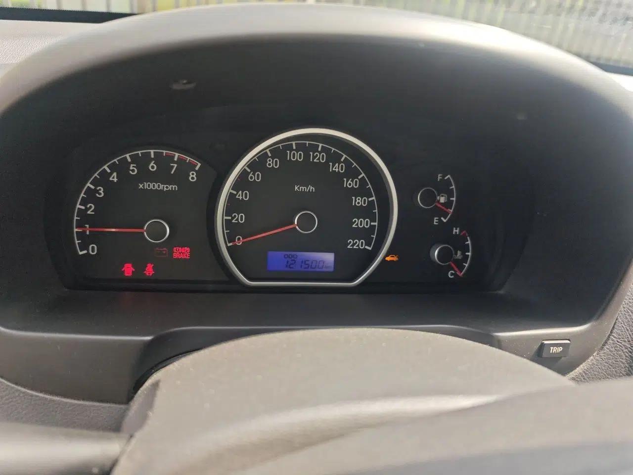 Hyundai Celesta 2011 1.6L Manual Comfort Edition — миниатюра 11