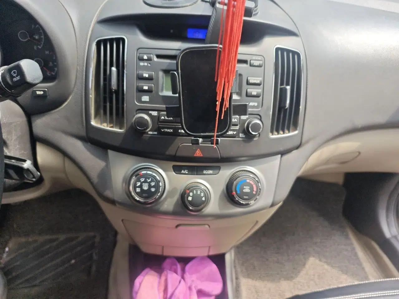 Hyundai Celesta 2011 1.6L Manual Comfort Edition — миниатюра 13