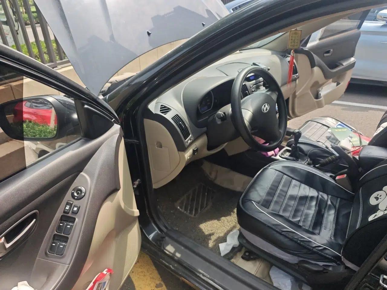 Hyundai Celesta 2011 1.6L Manual Comfort Edition — миниатюра 16