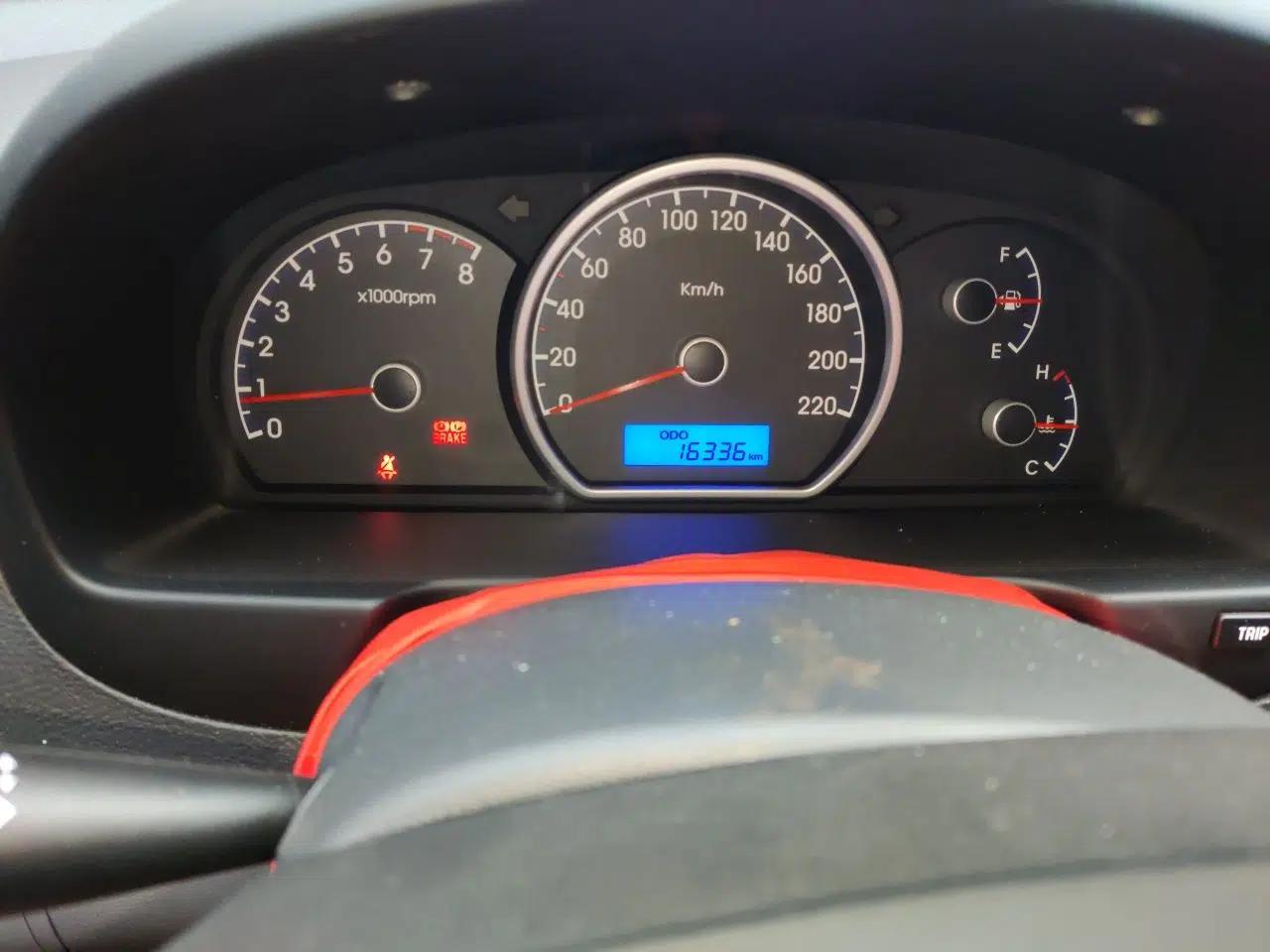Hyundai Celesta 2011 1.6L Manual Comfort Edition — миниатюра 12
