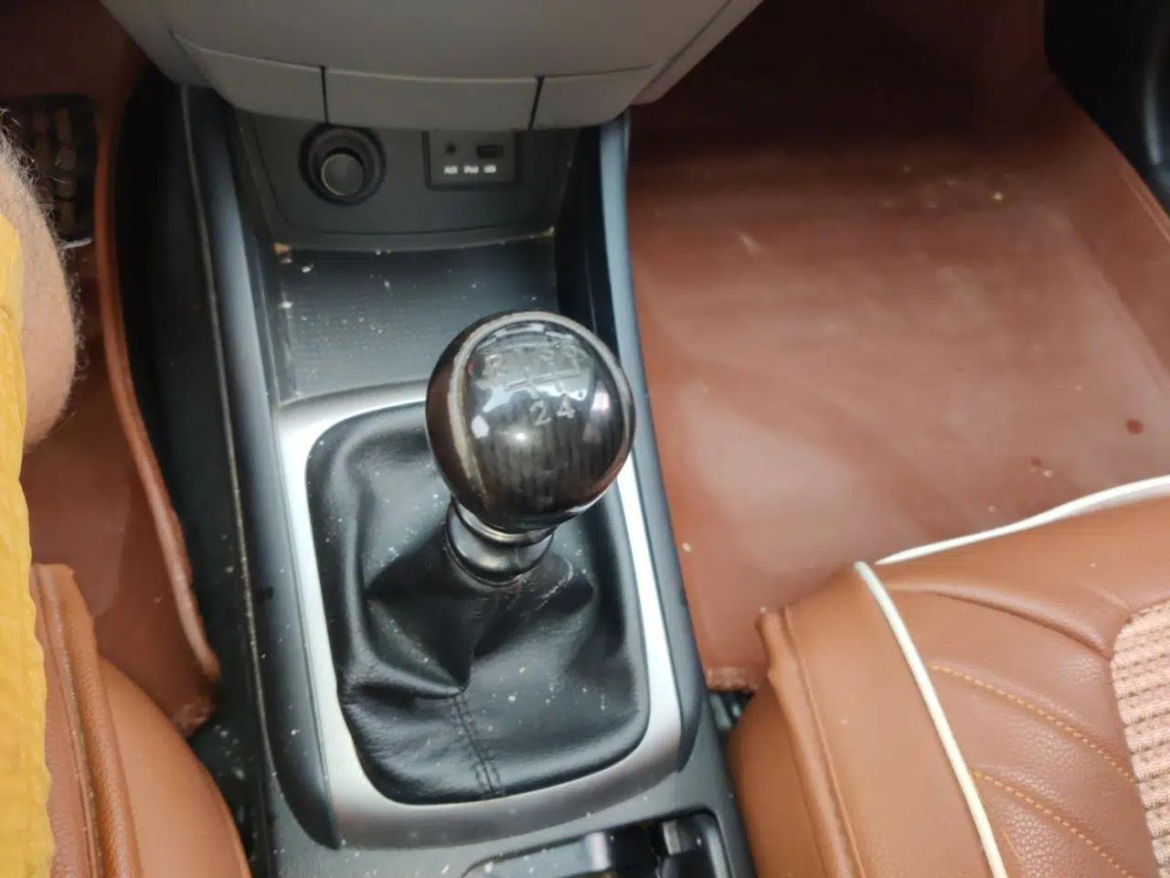 Hyundai Celesta 2011 1.6L Manual Comfort Edition — миниатюра 14