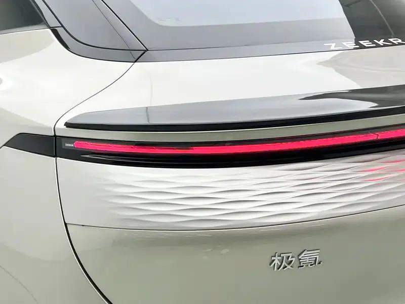 ZEEKR 007 2024 Rear-Wheel Drive Enhanced Version 75kWh — миниатюра 13