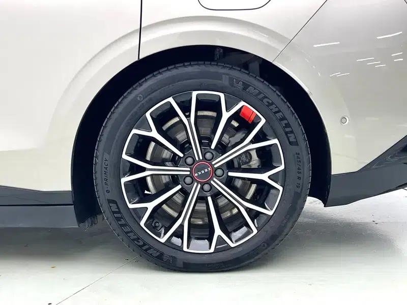 ZEEKR 007 2024 Rear-Wheel Drive Enhanced Version 75kWh — миниатюра 9