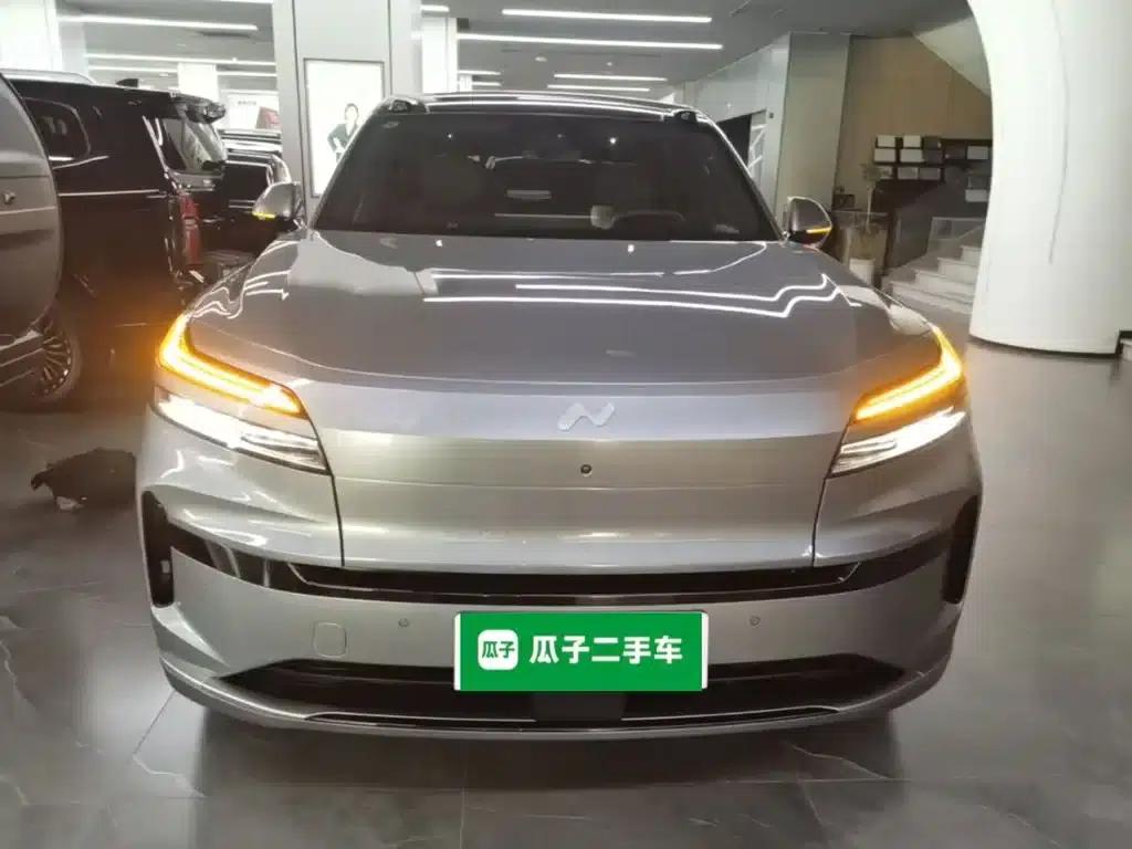 2025 Chevrolet L90 Ultra 6-seater — миниатюра 3