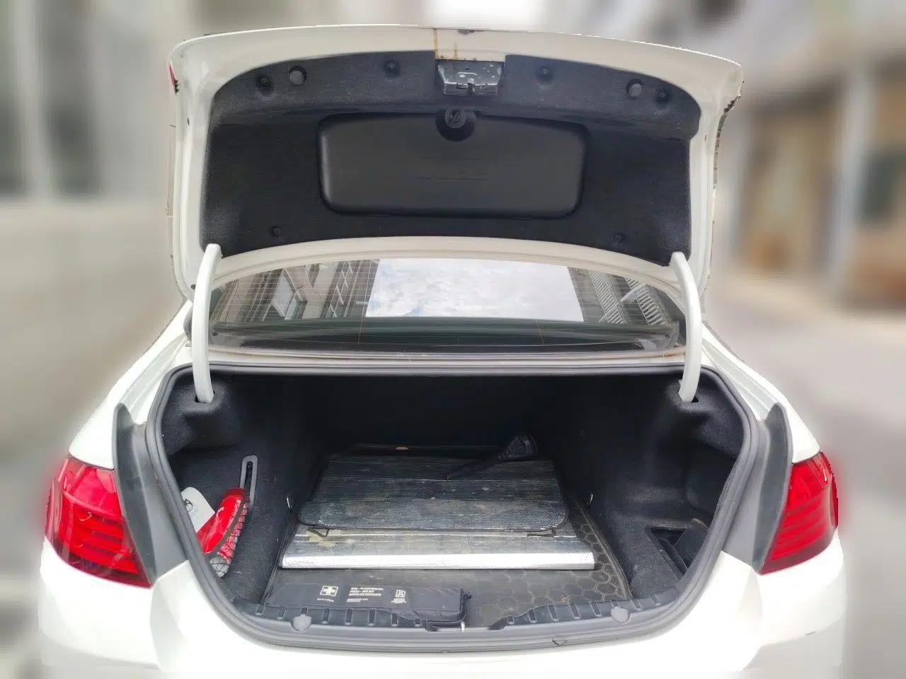 BMW 5 Series 2014 525Li Leading Model — миниатюра 19